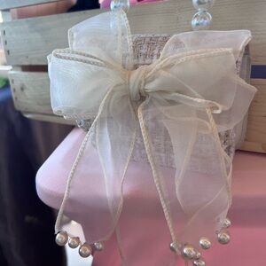 Elegant Cream Bow Clutch with Pearl Accents